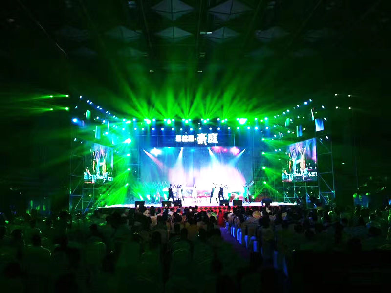 巡演活動(dòng)節(jié)目表演