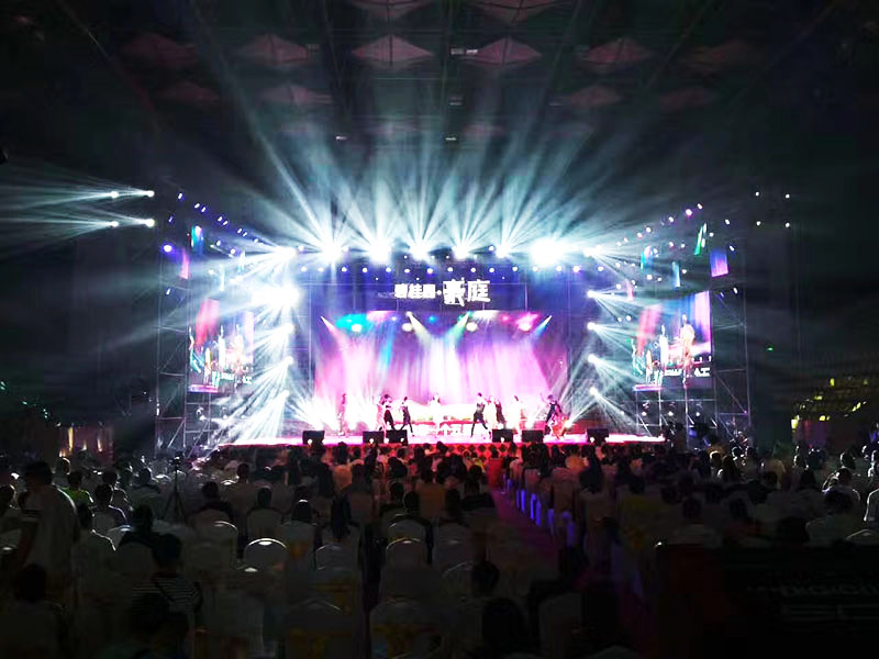 巡演活動(dòng)節(jié)目表演