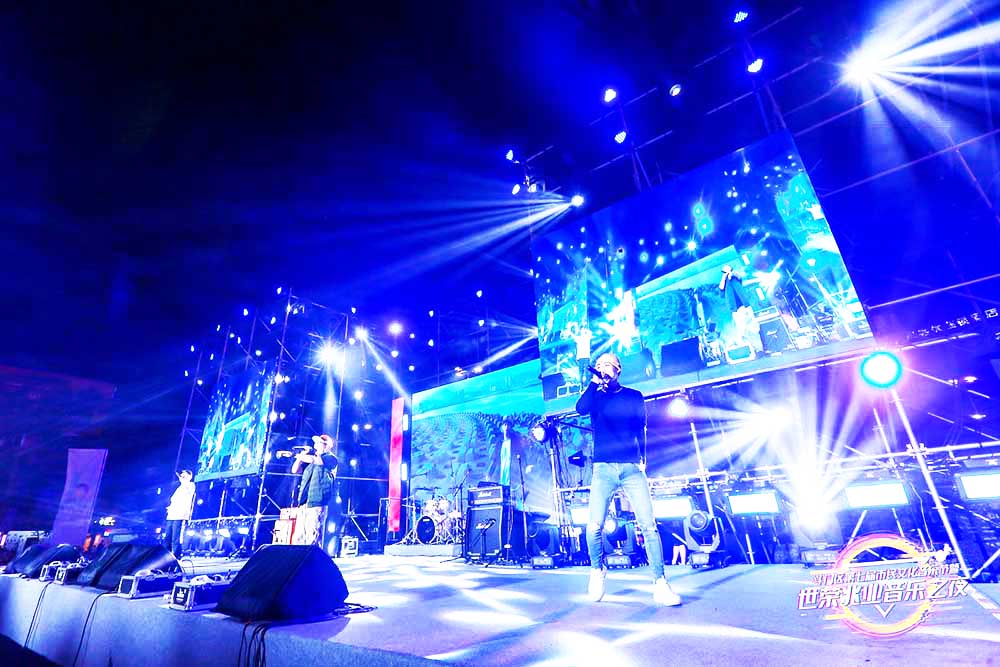 文藝演出節目歌手演唱