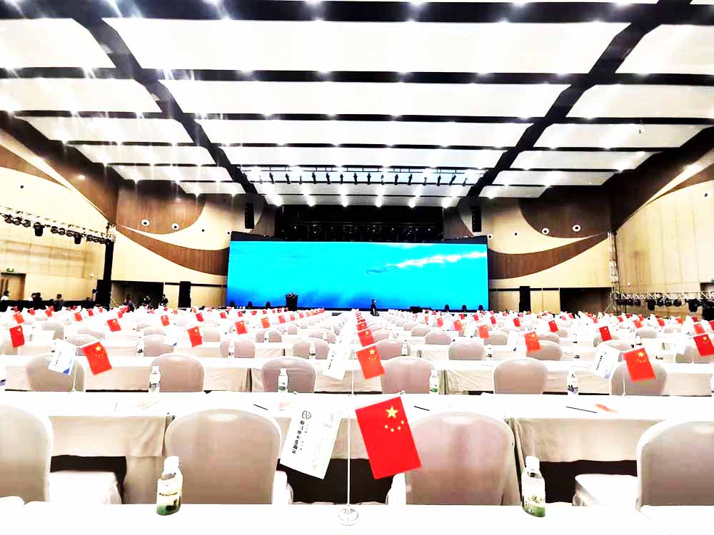 海南年會活動演出公司提供的恒泰口腔種植博鰲年會主舞臺